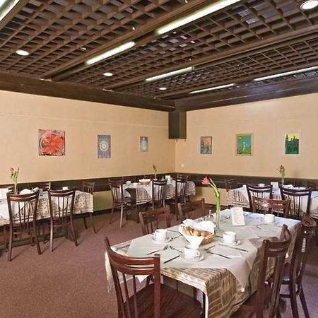 Hotel Sofia Прага Ресторант снимка