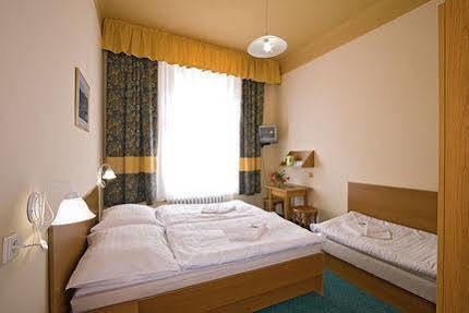 Hotel Sofia Прага Екстериор снимка